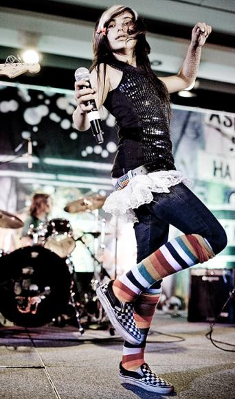 schoolofrock_prancingvocalchick