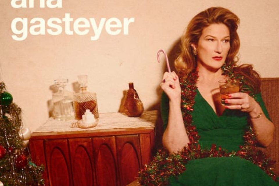 SNL's Ana Gasteyer's Sugar and Booze Holiday Show is a hoot... and she can sing too!